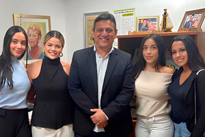 Universitárias de Santos Lideram projeto "Câmara Educa" e Recebem Reconhecimento do Vereador Sérgio Santana.