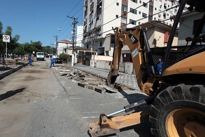 Pavimentação de bairro de Santos alcança 50% do cronograma