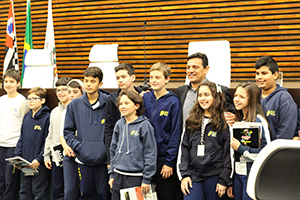Alunos do Colégio Novo Tempo visitam a Câmara de Santos